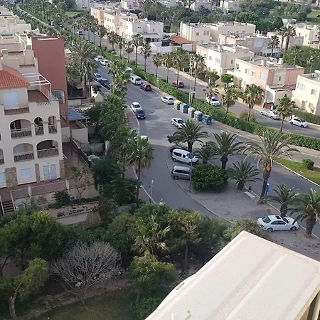 Lovley 2 Bed With A Sea View ! Apartment *